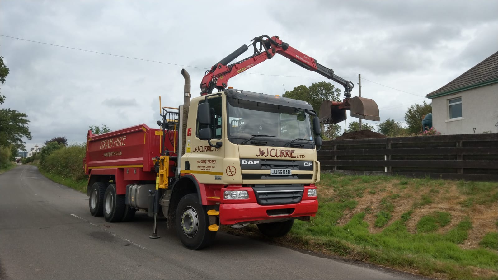 Grab/Clam Loader Haulage Haulage and Crane Hire JJ Currie